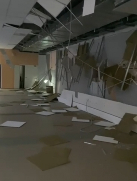 В новой школе в Омской области рухнул потолок