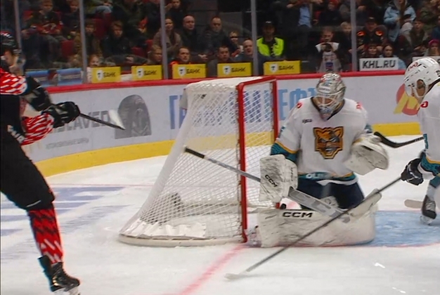 «Авангард» за неполные пять минут перевернул ход игры с «Сочи»