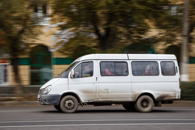 В Омске чиновники борются с последним несломленным перевозчиком-нелегалом с 322 маршрута