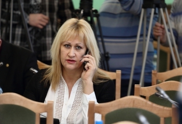 Депутату Свешниковой пришлось уволить мужа