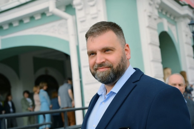 Андрей Маслов покидает «Пятый театр» и возвращается в Омскую драму