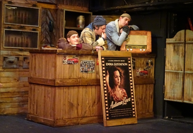 Встретились в баре Густав, Йорген и Тобиас...