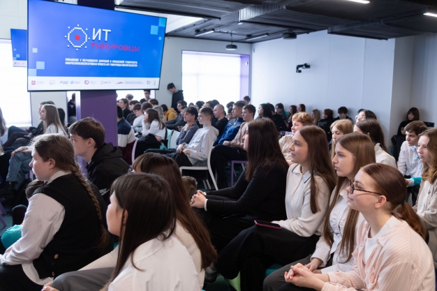 Цифровая безопасность: ОНПЗ «Газпром нефти» помогает омичам не попасться на уловки кибермошенников