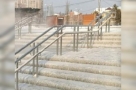 На омском «Зелёном острове» лестница превратилась в ледяную горку из-за аварии на теплосетях