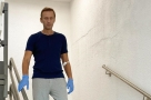 Навальный потребовал вернуть изъятую в омской больнице одежду