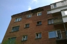 В Омске обрушилась часть стены кирпичного многоэтажного дома