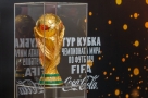 Омичей зовут сделать селфи с легендарным Кубком FIFA