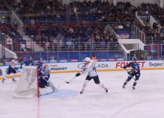 В матче против «Лады» первый в сезоне «сухарь» для «Авангарда» заработал Мишуров