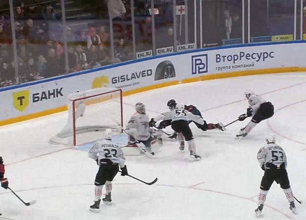 Одной мало. «Авангард» в упорном матче уступил «Металлургу» в Магнитогорске