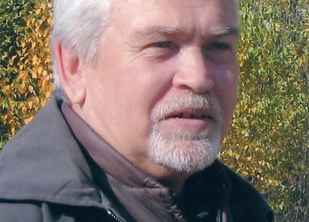 «Может, где́-нибудь, ка́к-нибудь, ктó-нибудь по словам опознает меня…»