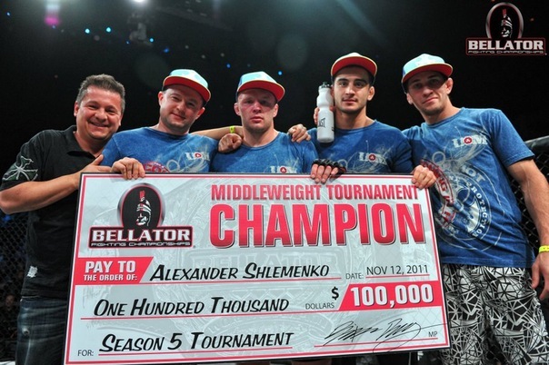 2011 год. Александр Шлеменко после победы на Гран-При Bellator.