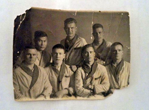 1945 год. Госпиталь в Горьком. Михаил Воронко сидит второй слева
