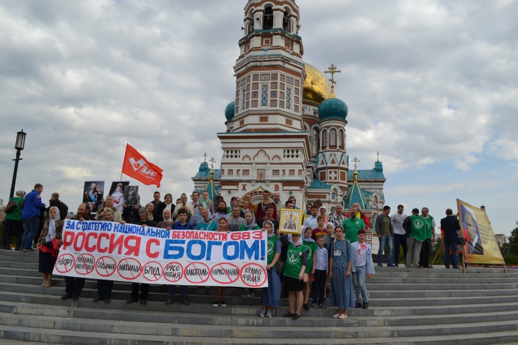 Многие плакаты активисты уже приносили на подобное мероприятие в августе.