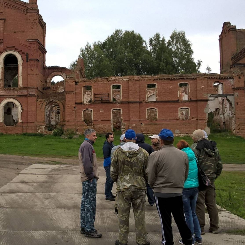 В краеведческой экспедиции. Фото Дмитрия Буцика, 2015 год.