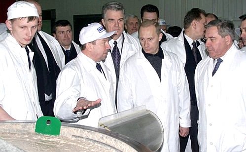 Владимир Путин в Лузино, 2001