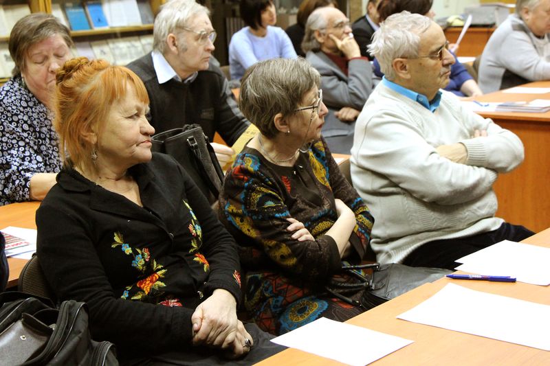 Лариса Ивлева и редактор Ольга Евдокимова на презентации в областной библиотеке им. А. С. Пушкина