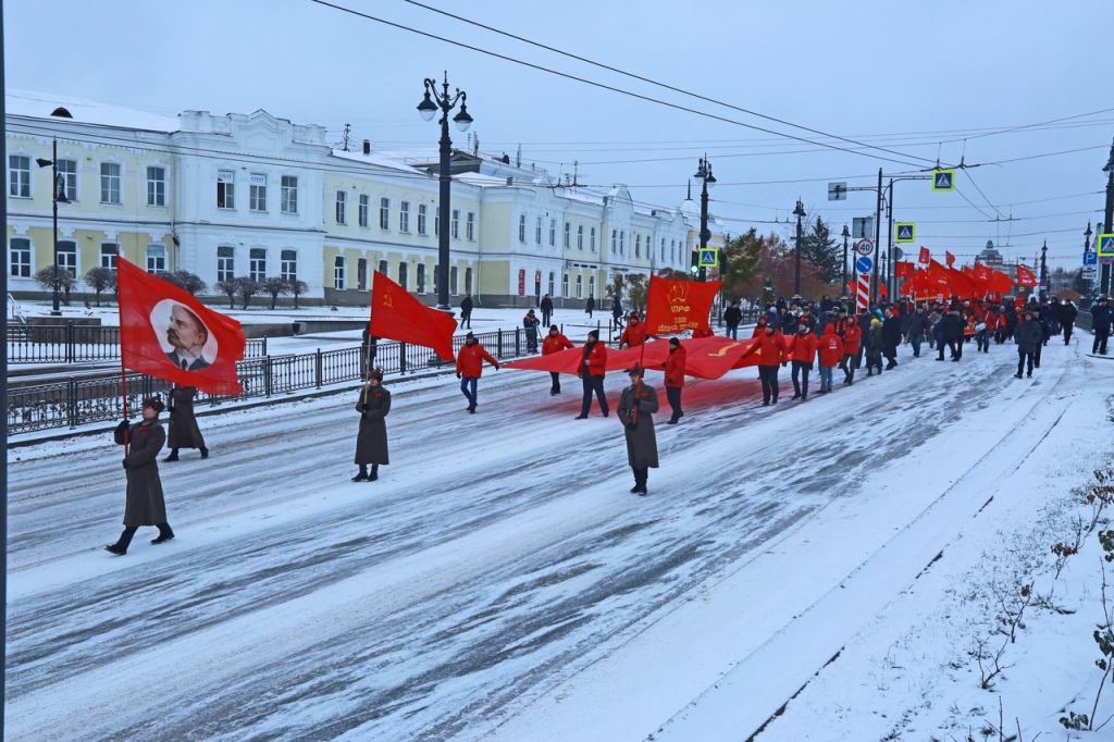 Кировск омск. 7 Ноября. 7 Ноября 2017. Фото 7 ноября демонстрация Омск.