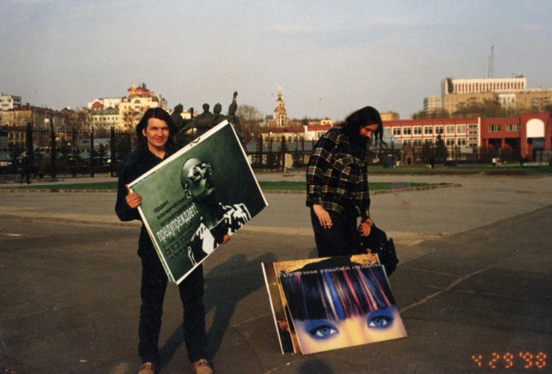 На фото Евгений Вигилянский в «межлокальный» период жизни, центр Москвы, 1998 г.