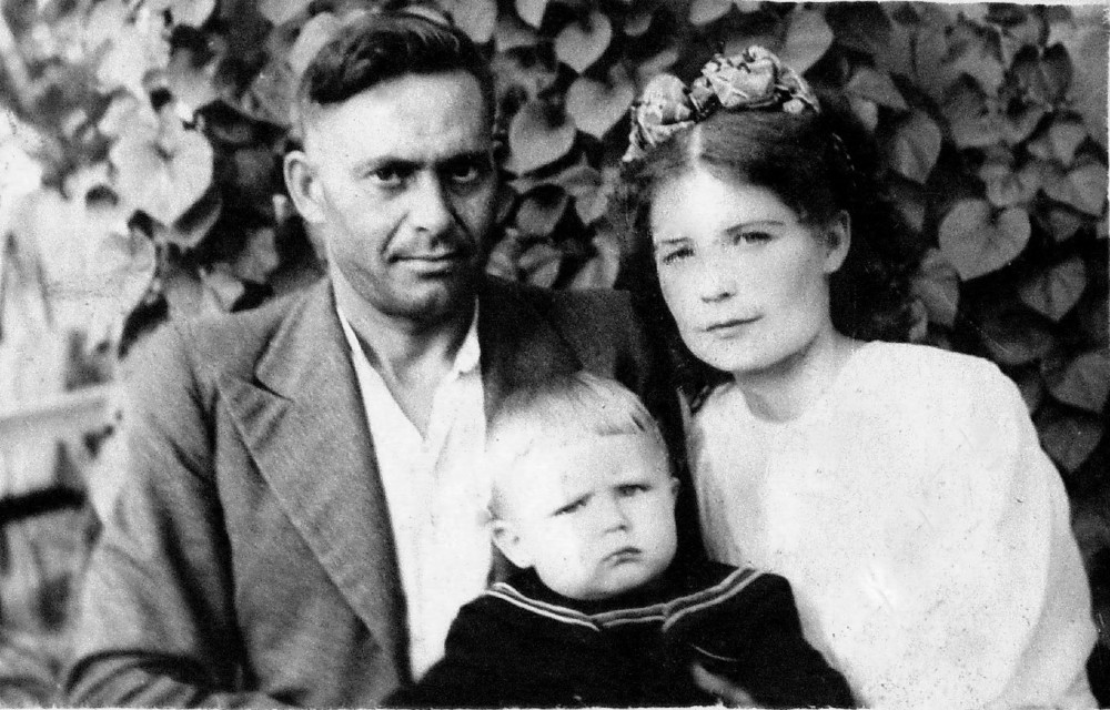 С мамой и папой, 1952 г. 