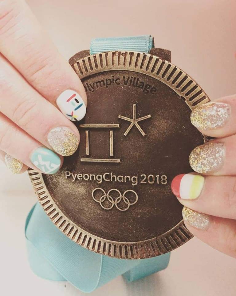 Единственная медаль, которую "завоевала" Суэйни: шоколадка. Полное счастья и радости фото из её аккаунта из соцсетей. 