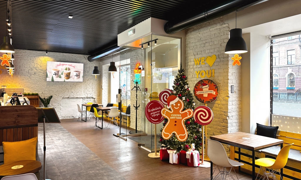 Новогодняя атмосфера в кофейне Coffee Anytime в Санкт-Петербурге