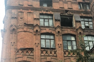 Суд признал незаконной приватизацию земли под историческим памятником в Омске