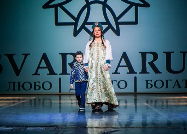 Питерские модели уже третий год наряжаются в платья омского дизайнера Алеси Григорьевой